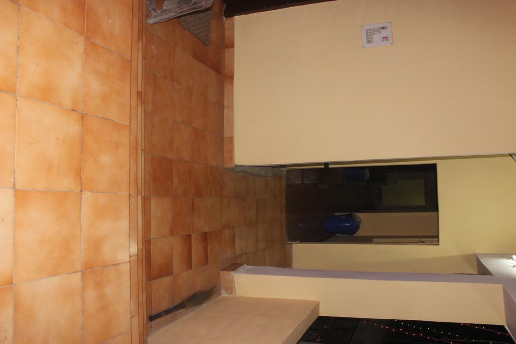 Hotel Kanishka Varanasi Exterior photo
